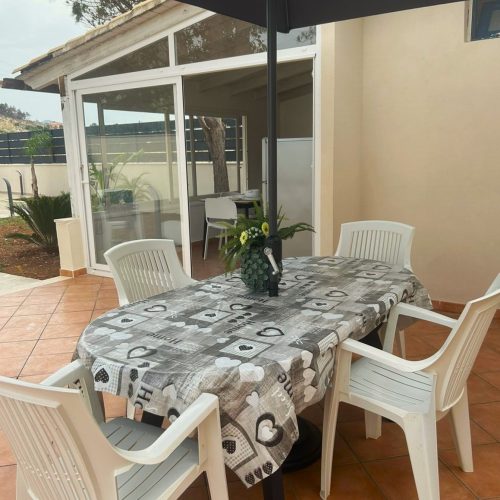 Patio con zona pranzo